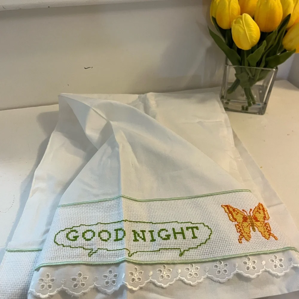 NWOT ANDY & HELEN embroidered flat bedsheet